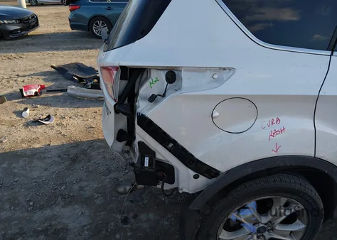 2016 Ford Escape Titanium z USA, uszkodzony, nr VIN 1FMCU9J90GUC72520